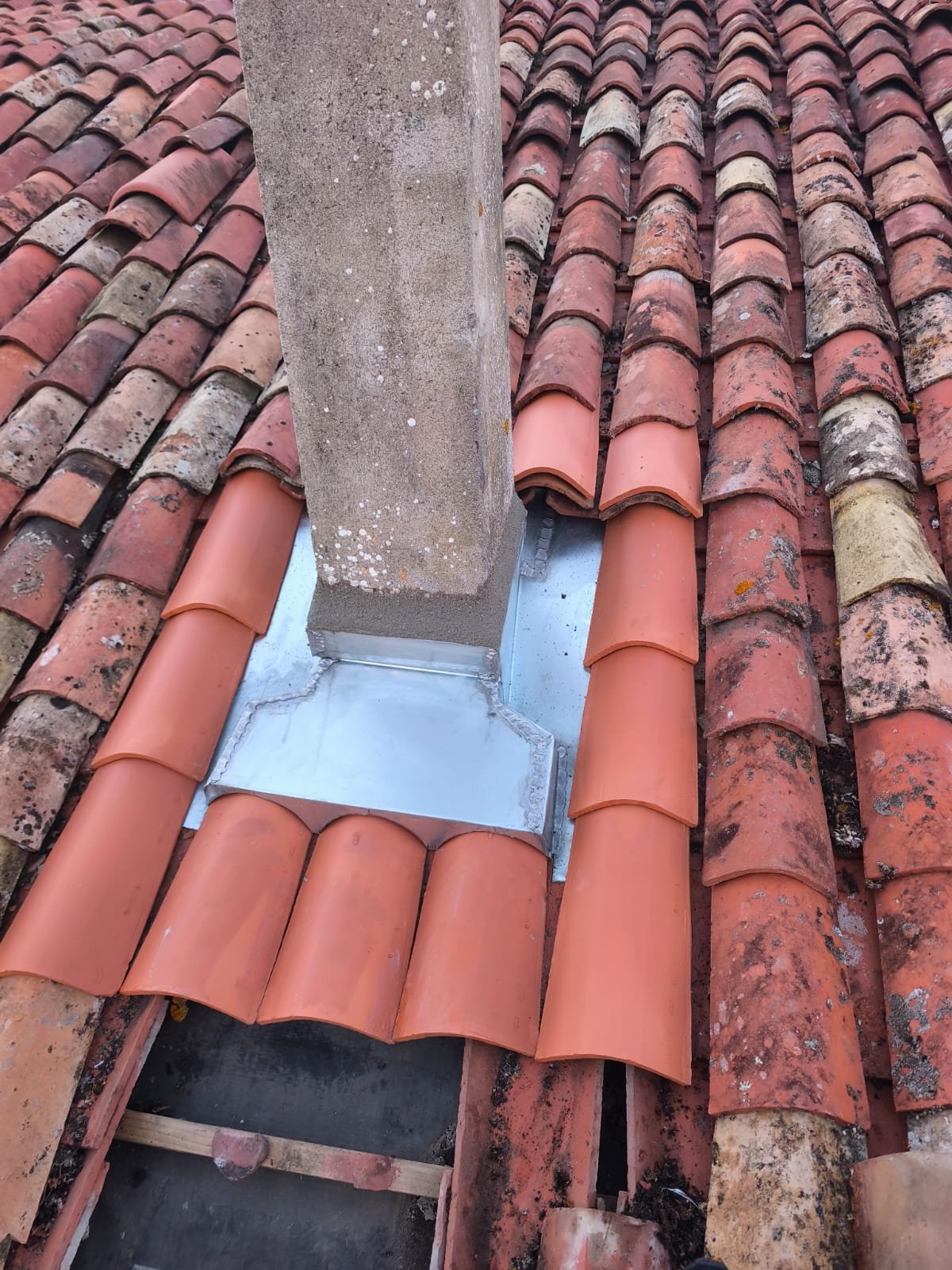 Solins cheminée tuiles neuves Ruffec